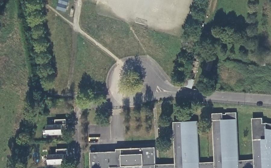 Vue aérienne du Rond-point anonyme n°66770935