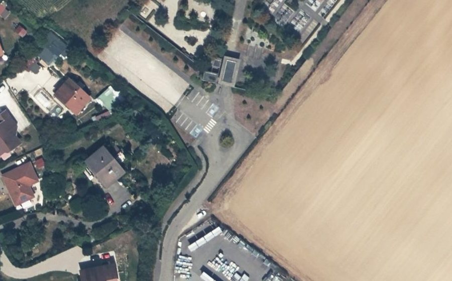 Vue aérienne du Rond-point anonyme n°667956821