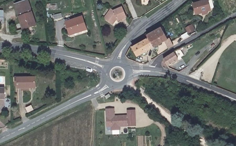 Vue aérienne du Rond-point anonyme n°668022470