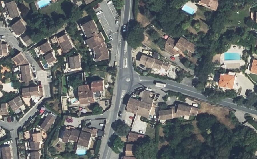 Vue aérienne du Rond-point anonyme n°668059696
