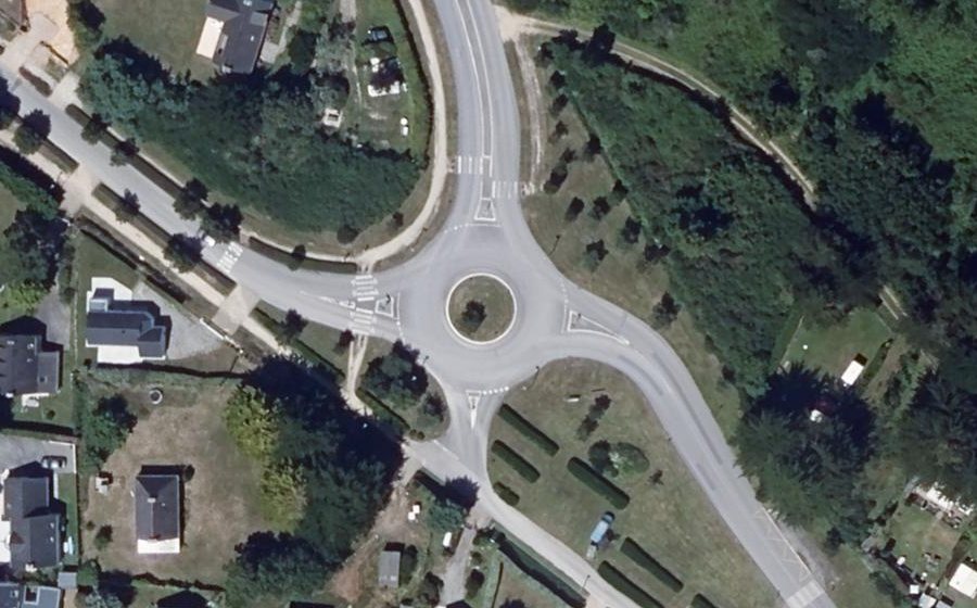 Vue aérienne du Rond-point anonyme n°668103210