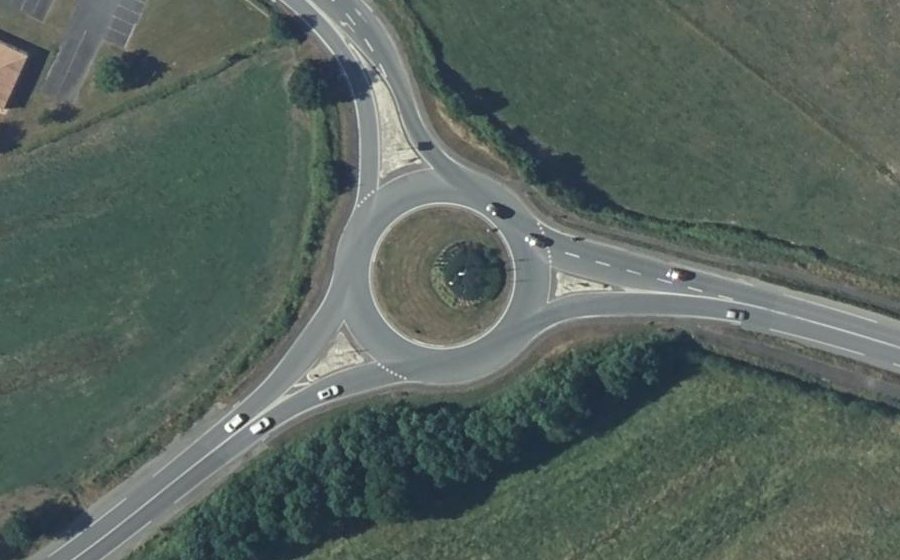 Vue aérienne du Rond-point anonyme n°66819312