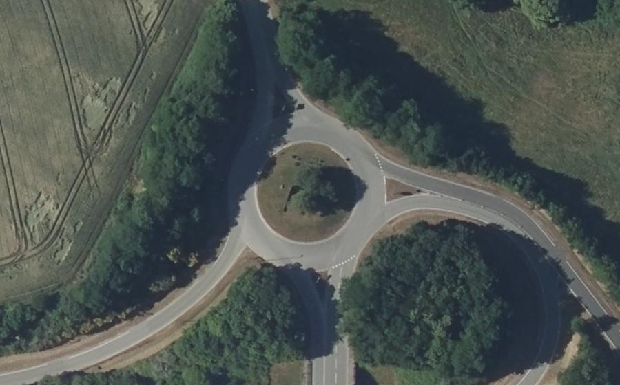 Vue aérienne du Rond-point anonyme n°66833217