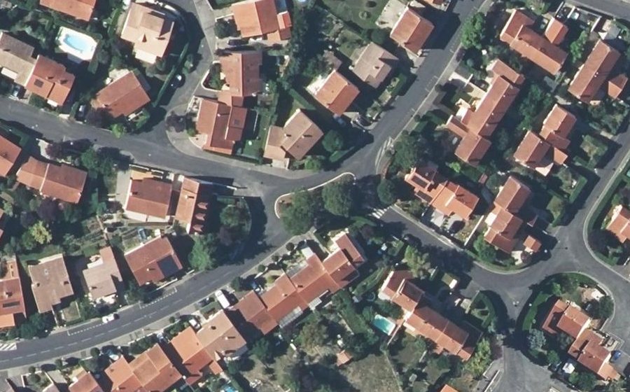 Vue aérienne du Rond-point anonyme n°668429481