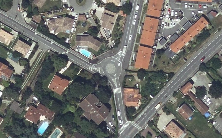 Vue aérienne du Rond-point anonyme n°66843982