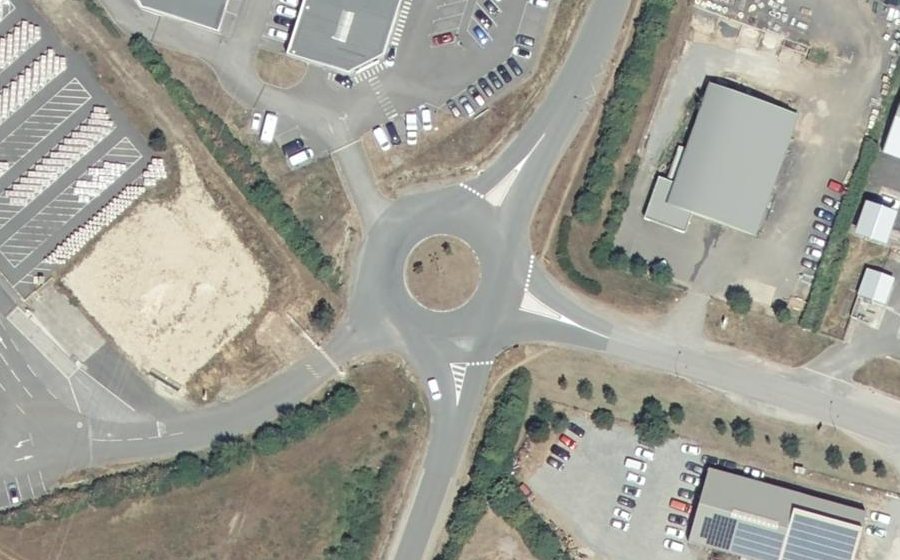 Vue aérienne du Rond-point anonyme n°66848737