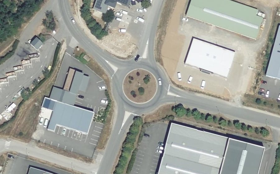 Vue aérienne du Rond-point anonyme n°66848747