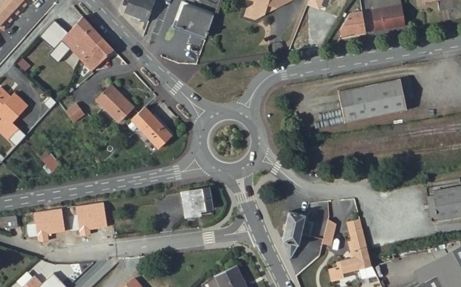 Vue aérienne du Rond-point de Trois clochers