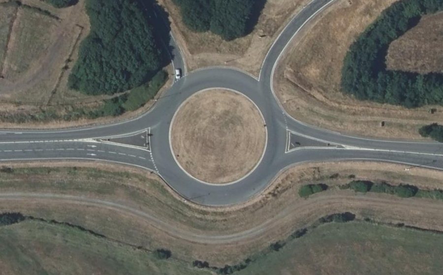 Vue aérienne du Rond-point anonyme n°66860757