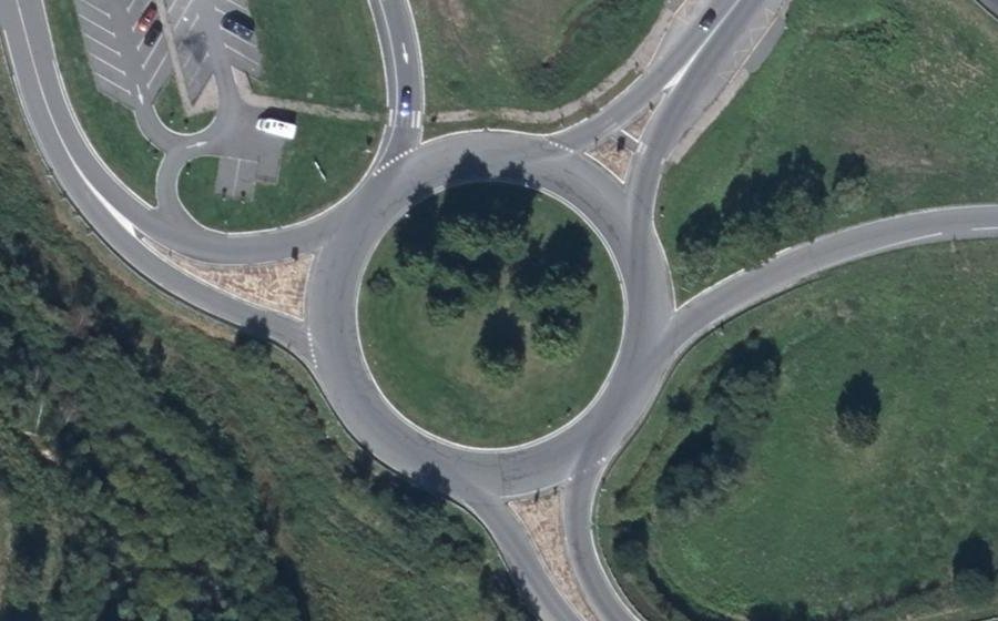 Vue aérienne du Rond-point anonyme n°668638870