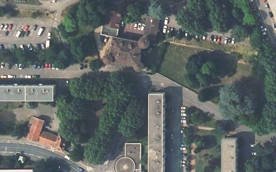 Vue aérienne du Rond-point anonyme n°668639064