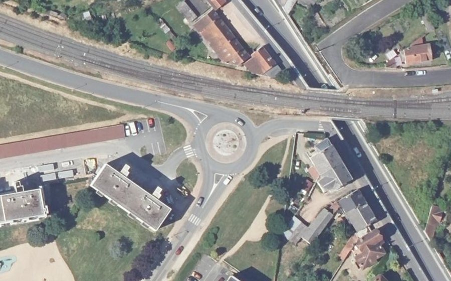 Vue aérienne du Rond-point anonyme n°668906556