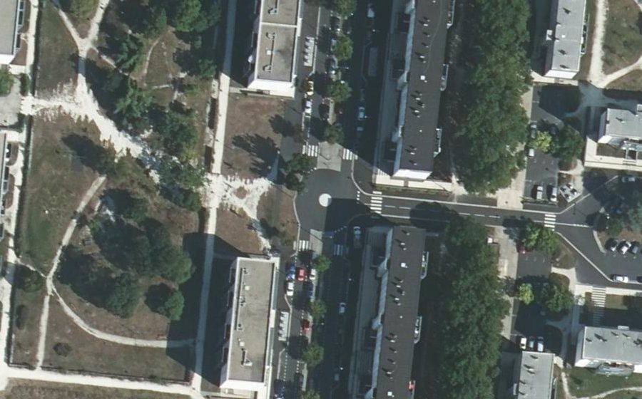 Vue aérienne du Rond-point anonyme n°668929454
