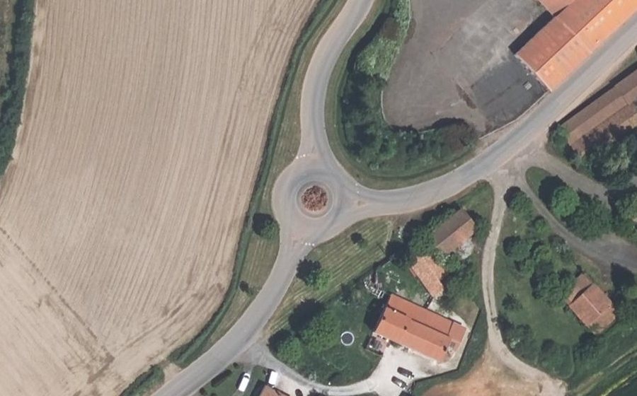 Vue aérienne du Rond-point anonyme n°66942273