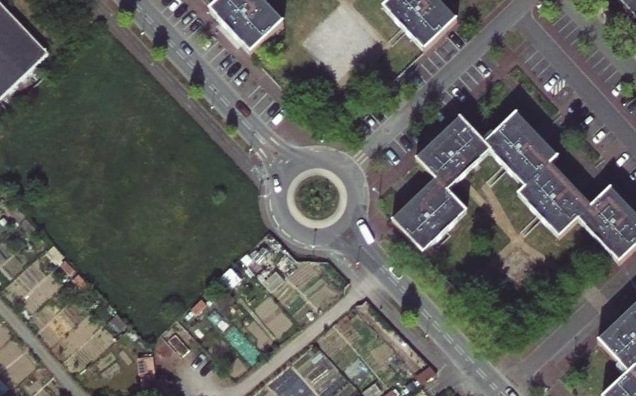 Vue aérienne du Rond-point anonyme n°669539349