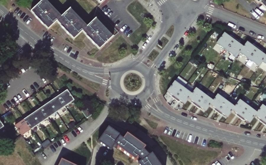 Vue aérienne du Rond-point anonyme n°669556503