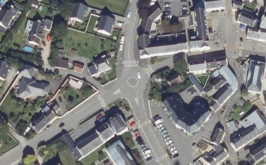 Vue aérienne du Rond-point anonyme n°669987290
