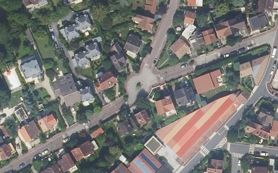 Vue aérienne du Rond-point anonyme n°670057232