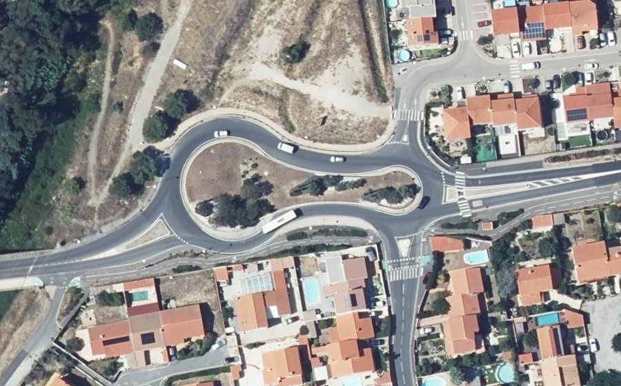 Vue aérienne du Rond-point anonyme n°670183185