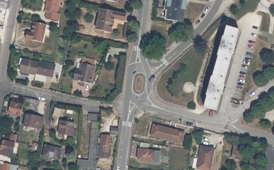 Vue aérienne du Rond-point anonyme n°67058157