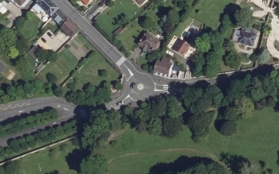 Vue aérienne du Rond-point anonyme n°670732394