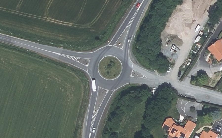 Vue aérienne du Rond-point anonyme n°67073957