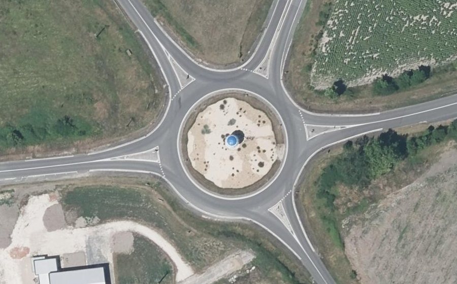 Vue aérienne du Rond-point anonyme n°67097357