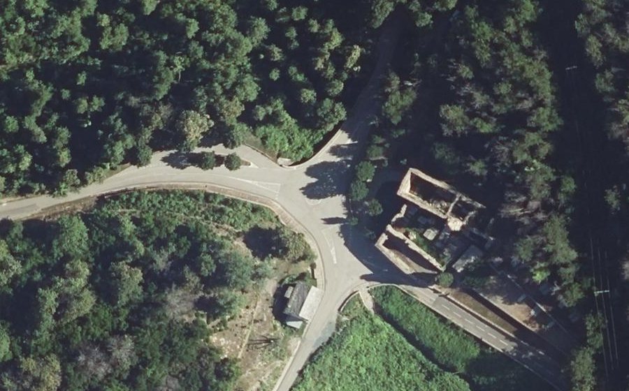 Vue aérienne du Rond-point anonyme n°670991251