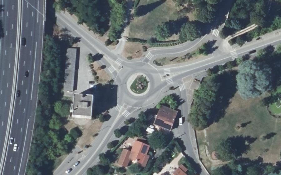 Vue aérienne du Rond-point anonyme n°671039860