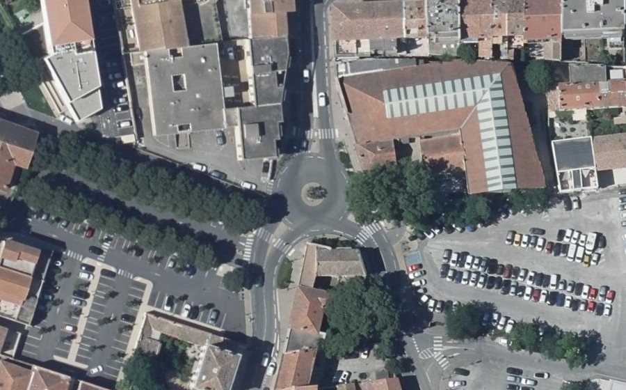 Vue aérienne du Rond-point anonyme n°671043885