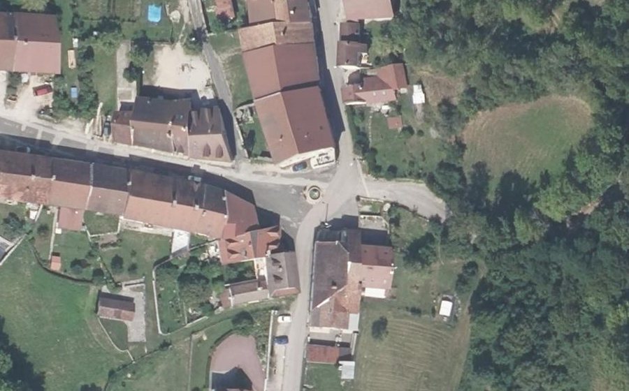 Vue aérienne du Rond-point anonyme n°671073350