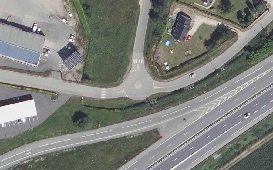 Vue aérienne du Rond-point anonyme n°671378821