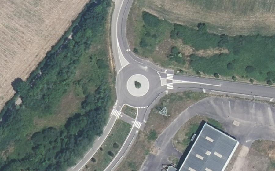 Vue aérienne du Rond-point anonyme n°671409879