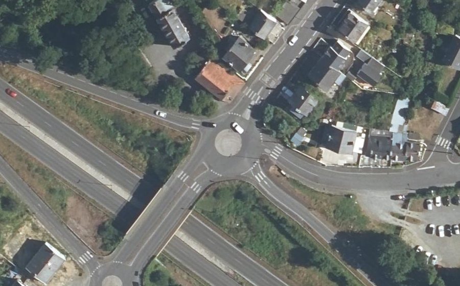 Vue aérienne du Rond-point anonyme n°671602529