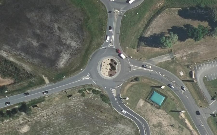 Vue aérienne du Rond-point anonyme n°67175848