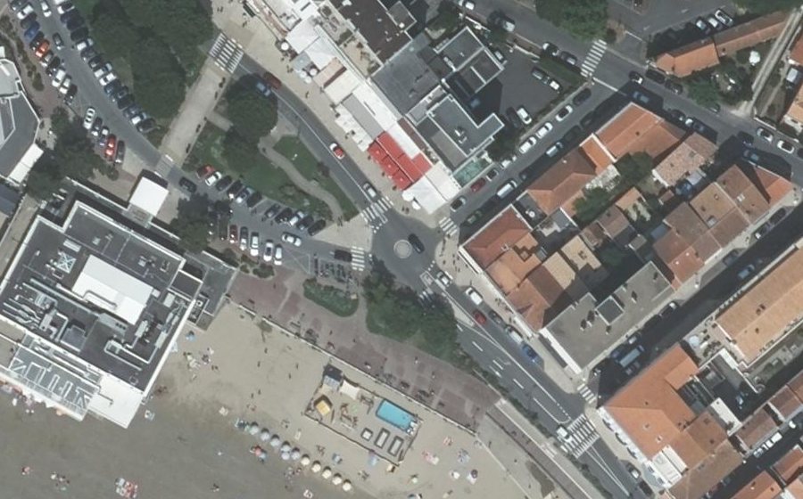 Vue aérienne du Rond-point anonyme n°671809744
