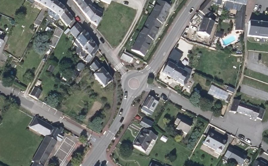 Vue aérienne du Rond-point anonyme n°671925120