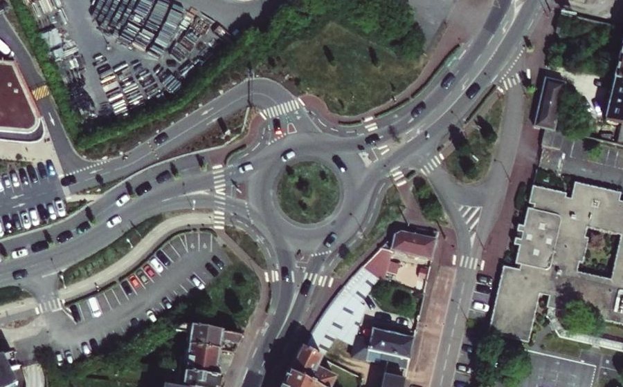 Vue aérienne du Rond-point anonyme n°672017962