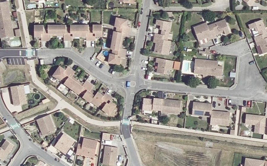 Vue aérienne du Rond-point anonyme n°672018507