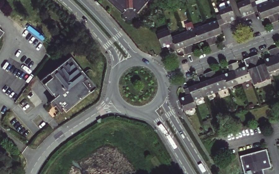 Vue aérienne du Rond-point anonyme n°672667861