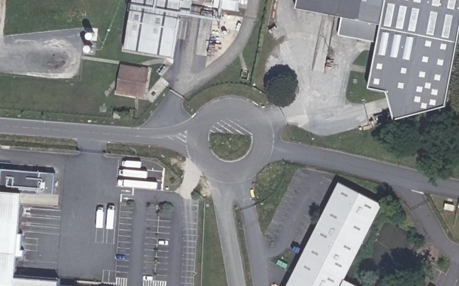 Vue aérienne du Rond-point anonyme n°67301977