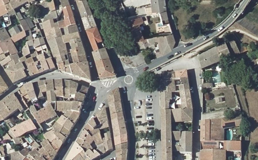 Vue aérienne du Rond-point anonyme n°673195850