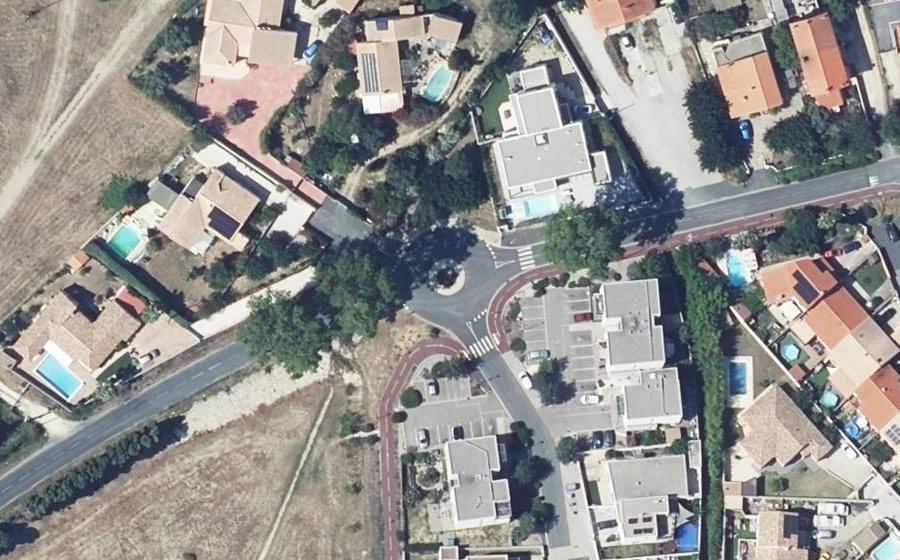 Vue aérienne du Rond-point anonyme n°673381980