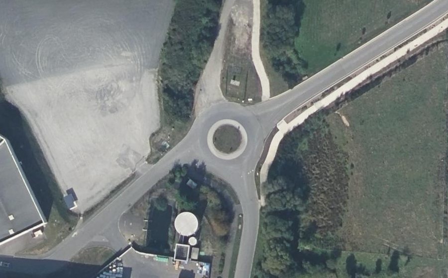 Vue aérienne du Rond-point anonyme n°67378850