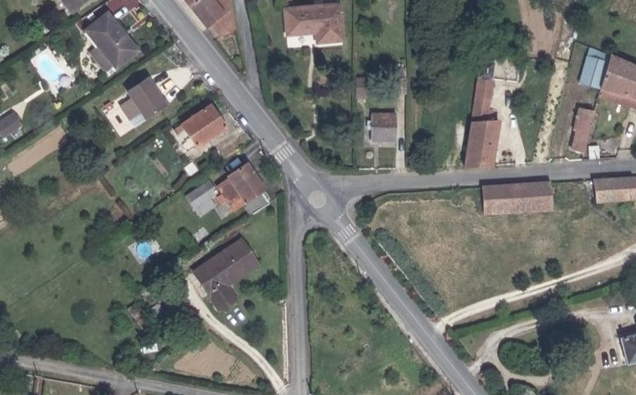 Vue aérienne du Rond-point anonyme n°673910097