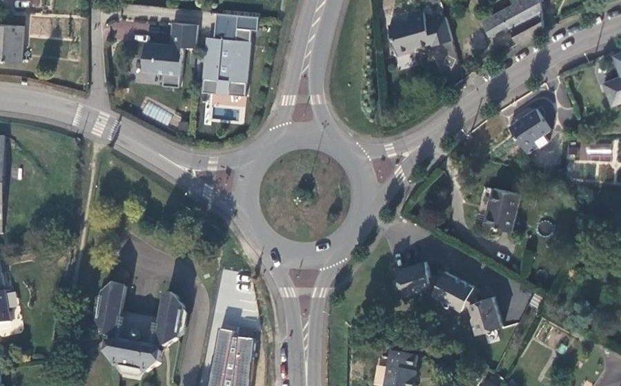 Vue aérienne du Rond-point anonyme n°67391013
