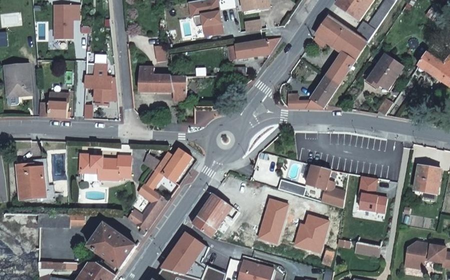 Vue aérienne du Rond-point anonyme n°673993992