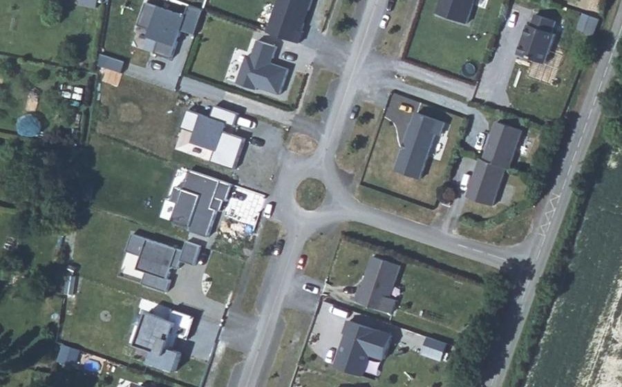 Vue aérienne du Rond-point anonyme n°674039419