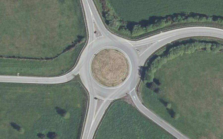 Vue aérienne du Rond-point anonyme n°67404508