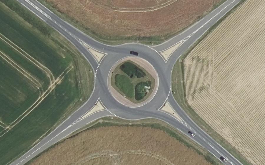 Vue aérienne du Rond-point anonyme n°674293582